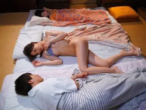 Cô vợ đi vắng thì chị cô vợ đến chơi rồi gạ cậu em rể tắm chung
