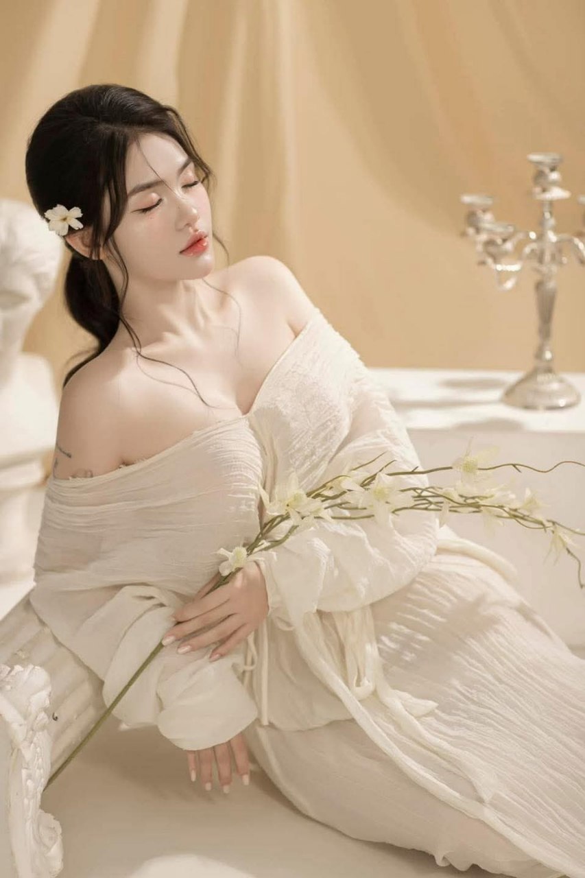 Vớ và giày cao gót của phụ nữ trẻ ly hôn